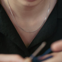 Load image into Gallery viewer, Beautiful Classic 925 sterling silver Chain for daily wear, party accessories, best gift for birthday,Valentine&#39;s Day,classic design,women’s day. This is the best gift for Mother&#39;s day and birthday. 925 純銀經典圓弧素項鍊，時尚百搭款式，獨特風格，適合日常搭配，情人節禮物，畢業禮物，高級質感好搭配。
