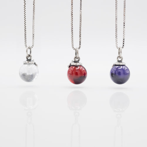 925 sterling silver white crystal necklace natural quartz stone. Special day gift, gift for her, birthday gift, mother's day gift, best fit for daily wear. 925 純銀水晶項鍊，正能量白水晶，適合日常搭配，風格簡約，各種場合都適戴。純銀紫水晶項鍊，神秘優雅風格，適合節慶送禮，適合日常搭配，母親節禮物，情人節禮物。純銀紅石榴項鍊，改善疲勞的療效，適合送禮，母親節禮物，適合生日禮物，適合日常配戴。