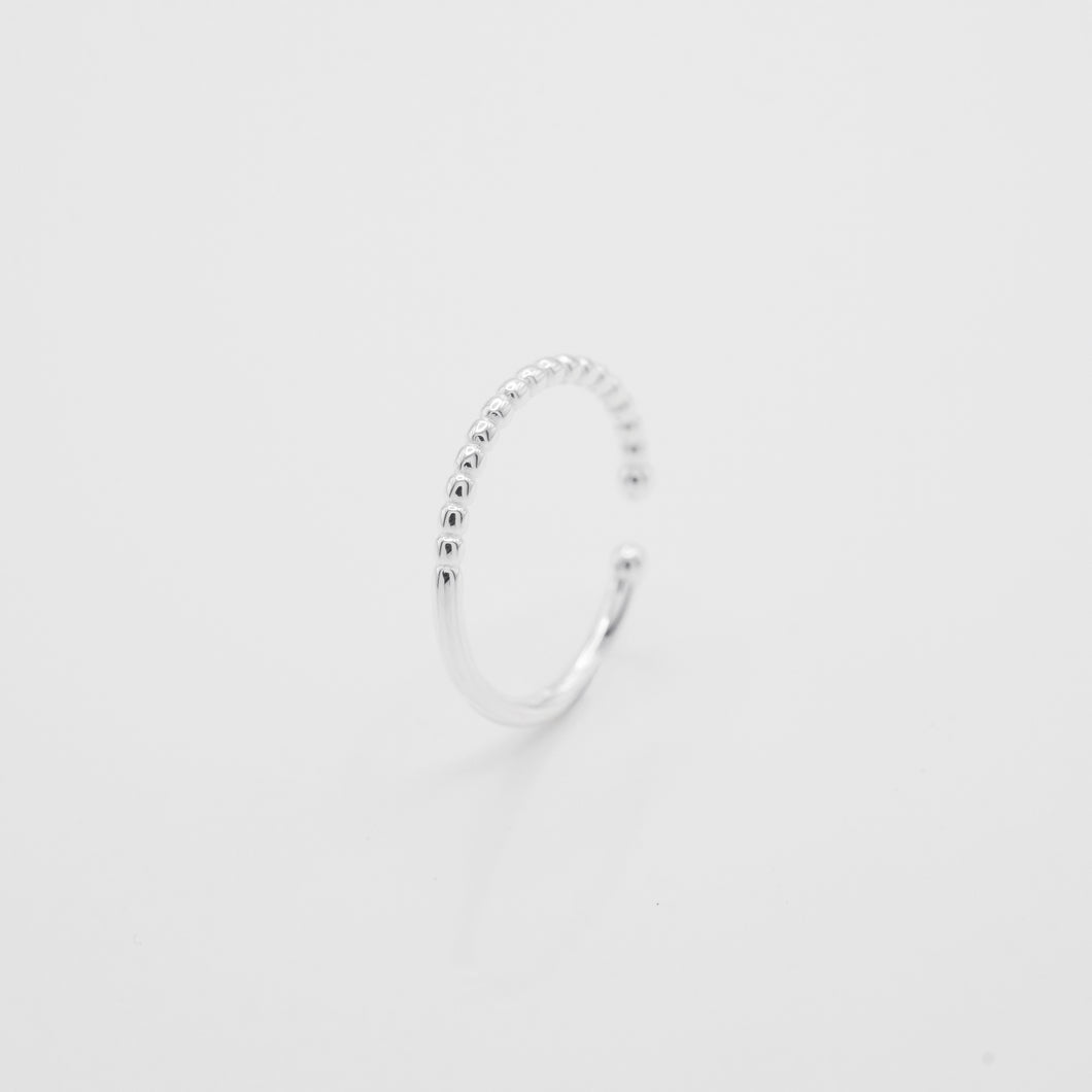Beautiful and cute 925 sterling silver open ring (adjustable size), popular style, funky and chic design. This ring is the best gift for birthday, BFF, new year, valentine's and new year. 925 純銀曲線點點開口戒，造型可調節戒指，不分尺寸戒指，適合約會穿搭，適合旅行配戴，簡約好搭配，適合日常穿搭，加分飾品。，畢業禮物，情人節禮物，生日禮物的最佳首飾選擇。