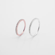 Load image into Gallery viewer, 925 sterling silver row crystal ring available in a variety of sizes. This will be the best gift for Christmas, delicate gift,sisters gift idea,wear every day,gift for her,classic design,shiny accessories.925 純銀排鑽戒指，水鑽尾戒，氣質加分飾品，百搭配件，周年紀念禮物，伴娘禮物，簡約氣質好搭配。
