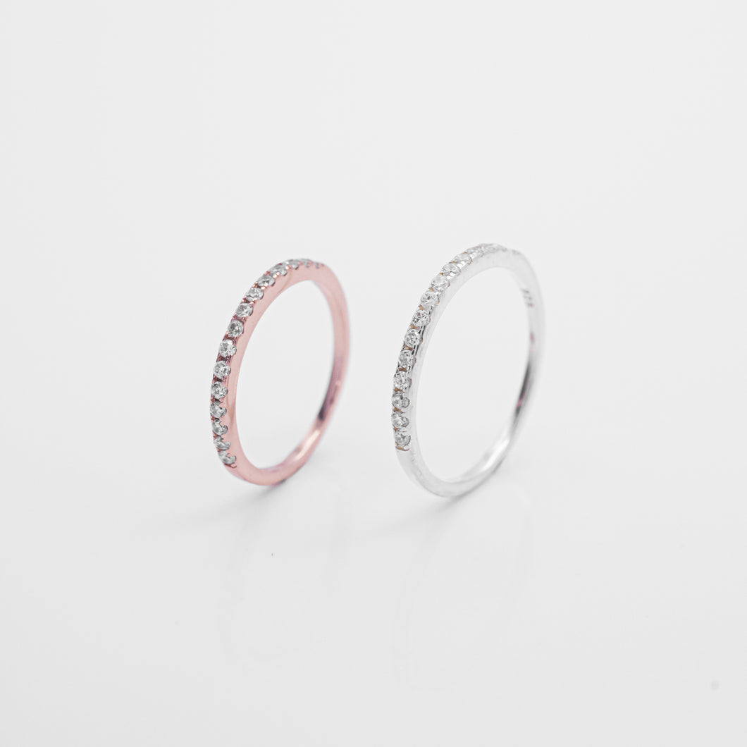 925 sterling silver row crystal ring available in a variety of sizes. This will be the best gift for Christmas, delicate gift,sisters gift idea,wear every day,gift for her,classic design,shiny accessories.925 純銀排鑽戒指，水鑽尾戒，氣質加分飾品，百搭配件，周年紀念禮物，伴娘禮物，簡約氣質好搭配。