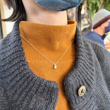 Load image into Gallery viewer, Cute design 925 sterling silver donut necklace with adjustable extension chain. Circle necklace, cute style, daily wear, BFF,Valentine&#39;s Day, beautiful gift. 925 純銀甜甜圈項鏈，適合日常搭配，閨蜜禮物，適合送禮，畢業禮物首選，可愛簡單日常風格。
