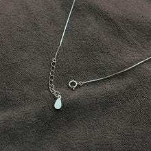 Load image into Gallery viewer, 925 sterling silver intertwined circle necklace with adjustable extension chain. thanksgiving gift,wear every day,classic design,popular style,FashionJewelry,Teacher’s Day gift.925 純銀雙圈項鍊，簡約細緻，日常感飾品，經典風格，交換禮物，送給她的禮物，七夕情人節禮物，犒賞自己的禮物，適合出遊，適合生日送禮。
