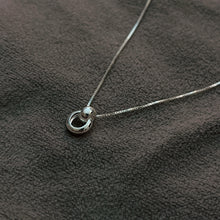 Load image into Gallery viewer, 925 sterling silver intertwined circle necklace with adjustable extension chain. thanksgiving gift,wear every day,classic design,popular style,FashionJewelry,Teacher’s Day gift.925 純銀雙圈項鍊，簡約細緻，日常感飾品，經典風格，交換禮物，送給她的禮物，七夕情人節禮物，犒賞自己的禮物，適合出遊，適合生日送禮。
