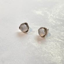 Load image into Gallery viewer, Ginkawa 925 sterling silver natural moon stone earrings with Hypoallergenic earrings post. pure white stone color with anti silver finishing with vintage feel, simple design for daily wearing, which is the best gift for birthday, new year, Valentine&#39;s Day and BFF. 925 純銀天然月光石耳環（弧面切割）配抗敏感耳針，復刻設計，獨特優雅大方，適合出席重要場合，適合生日送禮，情人節，或母親節禮物。
