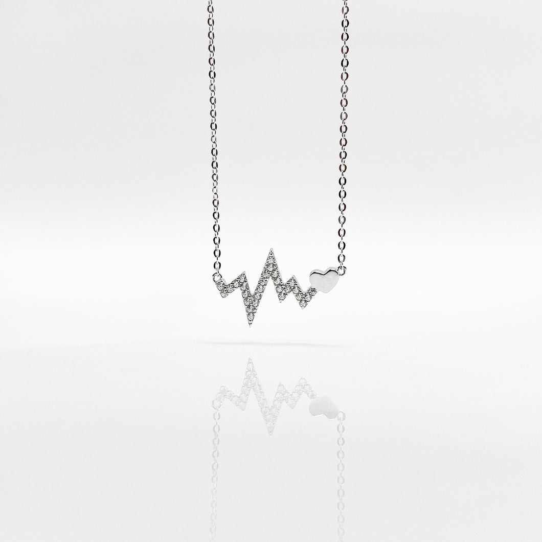 Elegant and beautiful sterling silver Heartbeat necklace which is classic, forever which is perfectly match with your daily mix and match dressing. Best gift for new year, mother's day, BFF, birthday and valentine's day present. 925 純銀怦然心動鎖骨鏈配閃亮釘鑲閃亮水鑽，適合告白禮物，紀念日禮物，甜蜜浪漫約會搭配