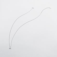 Load image into Gallery viewer, 925 純銀愛水滴項鏈，適合雨天，適合日常配戴，適合生日送禮，風格簡約好搭配。
