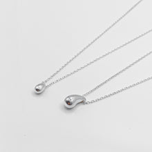 Load image into Gallery viewer, 925 sterling silve raindrop necklace with adjustable extension chain. Mini cute, simple style, suitable for everyone, best gift for birthday, Mother&#39;s day, BFF or graduation gift. 925 純銀愛水滴項鏈，適合雨天，適合日常配戴，適合生日送禮，風格簡約好搭配。
