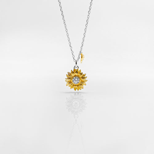 Beautiful 925 sterling silver sunflower long necklace. The necklace is adjustable in length with two tone plating (gold and platinum plating). Best gift for birthday, new year, BFF and mother's day 925 純銀太陽花項鏈，向日葵項鍊，夏天必備飾品，適合日常配戴，適合出遊旅行配戴。