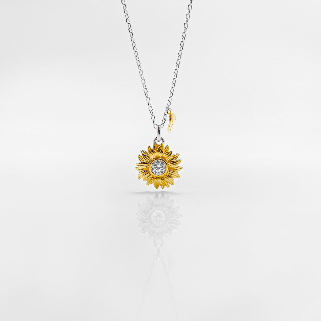 Beautiful 925 sterling silver sunflower long necklace. The necklace is adjustable in length with two tone plating (gold and platinum plating). Best gift for birthday, new year, BFF and mother's day 925 純銀太陽花項鏈，向日葵項鍊，夏天必備飾品，適合日常配戴，適合出遊旅行配戴。