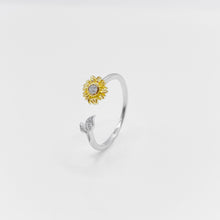 Load image into Gallery viewer, Beautiful 925 sterling silver sunflower ring open ring with adjustable size. Cubic Zirconia Two tone plating open Ring (adjustable size). Best gift of birthday, BFF and new year holiday. 925 純銀太陽花開口戒，夏天款可調節戒指，不分尺寸戒指，適合出遊旅行搭配，日常穿搭必備。
