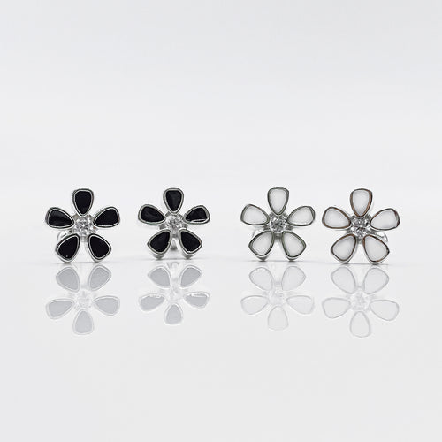 Ginkawa 925 sterling silver Flora Earrings with clear crystals setting which is cute, beautiful and transcendence. The earring is hypoallergenic. Best gift for new year, mother's day, birthday and new year gift. 925純銀小花花轉珠耳環，抗過敏耳環，可愛風格，適合夏天，出遊旅行配戴，簡單款式易搭配，生日禮物，閨蜜禮物首選。