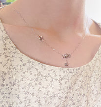 Load image into Gallery viewer, Wearing Ginkawa925 sterling silver Lotus Flower Necklace which show purity with Bezel Setting Cubic Zirconia Crystal (CZ), which will be the best match jewellery for your relaxing time. 925 純銀蓮花小鑽項鏈，典雅大方，適合日常配戴，生日禮物首選，獨特風格。

