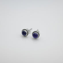 Load image into Gallery viewer, Beautiful 925 sterling silver natural amethyst stone earrings with Hypoallergenic earrings post. Deep purple stone color with anti silver finishing with vintage feel, simple design for daily wearing, which is the best gift for birthday, new year, Valentine&#39;s Day and BFF. 925 純銀天然紫水晶耳環（弧面切割）配抗敏感耳針，復刻設計，獨特優雅大方，適合出席重要場合，適合生日送禮，情人節，或母親節禮物。
