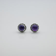 Load image into Gallery viewer, Beautiful 925 sterling silver natural amethyst stone earrings with Hypoallergenic earrings post. Deep purple stone color with anti silver finishing with vintage feel, simple design for daily wearing, which is the best gift for birthday, new year, Valentine&#39;s Day and BFF. 925 純銀天然紫水晶耳環（弧面切割）配抗敏感耳針，復刻設計，獨特優雅大方，適合出席重要場合，適合生日送禮，情人節，或母親節禮物。
