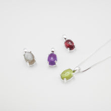 Load image into Gallery viewer, Ginkawa nature gems necklace with adjustable extension chain. Beautiful color and easy match with your daily dress. The best gift of birthday, new year, BFF and mother&#39;s day gift. 925 純銀天然水晶項鍊，能夠帶來正能量，適合生日送禮或自用， 每一條都是獨一無二，能帶來正能量提升財富運及人緣，減壓力及令人平和的力量等多重功效，最佳的節日禮物，閨蜜禮物，生日及情人節禮物。彈力線設計，可調節長度，簡單高貴又易佩搭，適合經常配戴。
