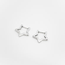 Load image into Gallery viewer, 925 sterling silver star lock earrings with Hypoallergenic earrings. classic design,suitable for girls,gift for her,wear every day,cute accessories,anniversary surprise.925 純銀星星耳扣，經典風格，日常搭配，百搭配件，兒童節禮物，生日禮物首選，適合出遊約會搭配，適合送禮。

