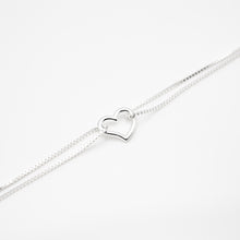 Load image into Gallery viewer, 925 sterling silver hollow heart thin bracelet with adjustable extension chain. popular style,for girls,graduation gift,daily jewelry,for best friend,cute accessories,a beautiful gift for your loved one.925 純銀鏤空愛心細方手鍊，甜蜜約會穿搭，可天天配戴，氣質可愛風格，經典愛心造型，獨一無二的禮物，適合聚會、旅行搭配。
