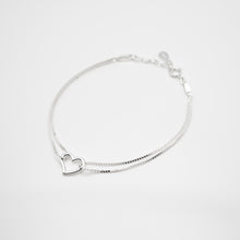 Load image into Gallery viewer, 925 sterling silver hollow heart thin bracelet with adjustable extension chain. popular style,for girls,graduation gift,daily jewelry,for best friend,cute accessories,a beautiful gift for your loved one.925 純銀鏤空愛心細方手鍊，甜蜜約會穿搭，可天天配戴，氣質可愛風格，經典愛心造型，獨一無二的禮物，適合聚會、旅行搭配。
