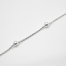 Load image into Gallery viewer, 925 sterling silver tiny ball bracelet with adjustable extension chain. FashionJewelry,trendy design,simple design,anniversary,mother&#39;s Day gift,suitable for traveling.925 純銀小圓球手鍊，日常搭配，簡約質感，簡單好搭配風格，母親節送禮，紀念日禮物，交換禮物，百搭配件。
