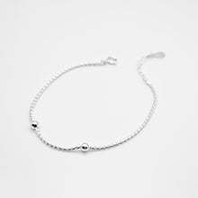 Load image into Gallery viewer, 925 sterling silver tiny ball bracelet with adjustable extension chain. FashionJewelry,trendy design,simple design,anniversary,mother&#39;s Day gift,suitable for traveling.925 純銀小圓球手鍊，日常搭配，簡約質感，簡單好搭配風格，母親節送禮，紀念日禮物，交換禮物，百搭配件。
