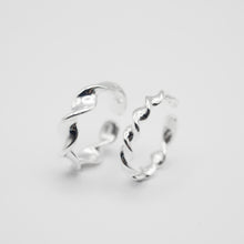 Load image into Gallery viewer, 925 sterling silver thick twist ring open ring with adjustable size dazzling style,unique design,funky accessories,woman’s day,beautiful gift,personalized gift.925 純銀粗扭花開口戒，熱門開口戒，不分尺寸戒指，吸睛配件，適合日常穿搭，造型簡單好搭配，閨蜜禮物，聖誕禮物首選。
