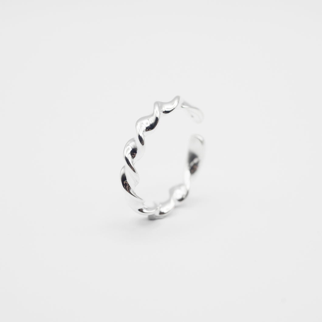 925 sterling silver thick twist ring open ring with adjustable size dazzling style,unique design,funky accessories,woman’s day,beautiful gift,personalized gift.925 純銀粗扭花開口戒，熱門開口戒，不分尺寸戒指，吸睛配件，適合日常穿搭，造型簡單好搭配，閨蜜禮物，聖誕禮物首選。