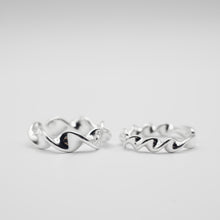 Load image into Gallery viewer, 925 sterling silver thick twist ring open ring with adjustable size dazzling style,unique design,funky accessories,woman’s day,beautiful gift,personalized gift.925 純銀粗扭花開口戒，熱門開口戒，不分尺寸戒指，吸睛配件，適合日常穿搭，造型簡單好搭配，閨蜜禮物，聖誕禮物首選。
