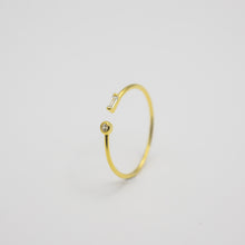 Load image into Gallery viewer, 925 sterling silver thin crystal ring open ring with adjustable size meaningful gift,delicate gift,elegant style,shiny accessories,Chinese Valentine&#39;s Day.925 純銀細鑽開口戒，氣質款式開口戒，不分尺寸戒指，亮眼配件，適合約會穿搭，生日送禮，閨蜜禮物，適合出席重要場合。
