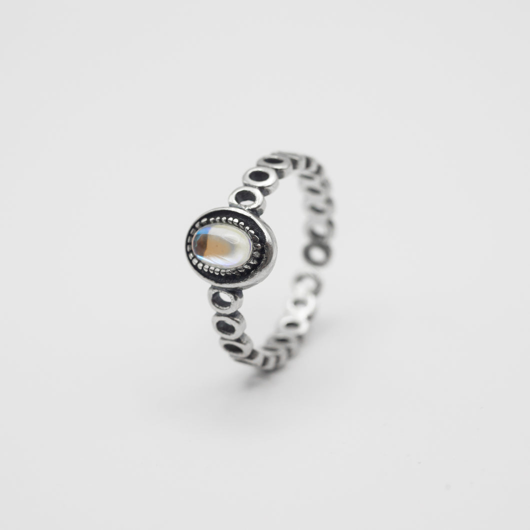 925 sterling silver alexandrite ring open ring with adjustable size. special day gift,for best friend,unique style,unisex accessories,funky design,anniversary gift.925 純銀變色石開口戒，獨特設計開口戒，不分尺寸戒指，百搭配件，男女都可配戴，適合日常穿搭，造型獨特好搭配，情人節禮物首選，新年禮物。