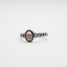 Load image into Gallery viewer, 925 sterling silver alexandrite ring open ring with adjustable size. special day gift,for best friend,unique style,unisex accessories,funky design,anniversary gift.925 純銀變色石開口戒，獨特設計開口戒，不分尺寸戒指，百搭配件，男女都可配戴，適合日常穿搭，造型獨特好搭配，情人節禮物首選，新年禮物。
