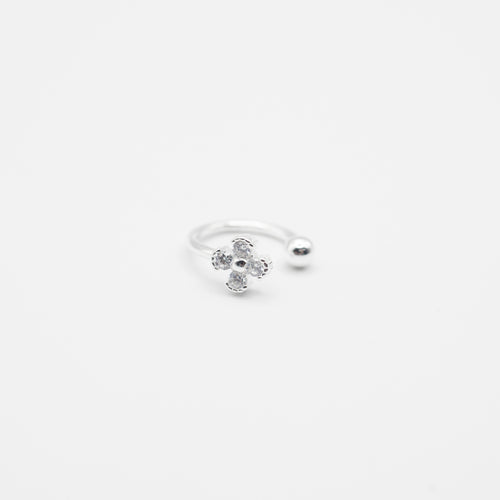 925 sterling silver ear cuff no need to piercing hole. delicate gift,daily wear,Beautiful design,elegant style,FashionJewelry,Double Seventh Festival,suitable for girls.925 純銀四葉草水鑽耳骨夾，無耳洞可戴，簡約細緻，完美禮物，周年紀念，伴娘禮物，亮眼配件，約會穿搭配件，加分飾品。