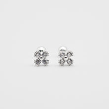 Load image into Gallery viewer, 925 sterling silver Hypoallergenic it’s suitable for sensitive skin. Beautiful design,romantic style,elegant style,Perfect gift BFF, gift for her, anniversary surprise. 925 純銀四葉草水鑽耳環，轉珠及防敏感耳針，優雅氣質，交換禮物，時尚風格，閃亮配件，適合約會穿搭，適合姊妹聚會，適合生日送禮。
