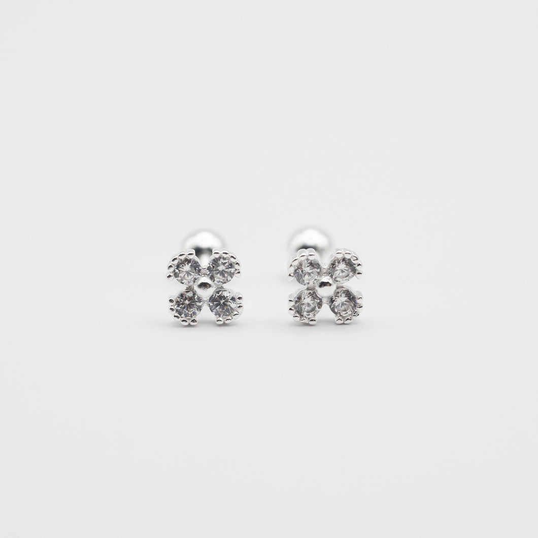 925 sterling silver Hypoallergenic it’s suitable for sensitive skin. Beautiful design,romantic style,elegant style,Perfect gift BFF, gift for her, anniversary surprise. 925 純銀四葉草水鑽耳環，轉珠及防敏感耳針，優雅氣質，交換禮物，時尚風格，閃亮配件，適合約會穿搭，適合姊妹聚會，適合生日送禮。