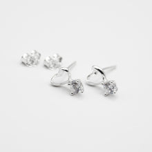 Load image into Gallery viewer, 925 sterling silver Hypoallergenic it’s suitable for sensitive skin. premium gift,Girlfriend gift,wear every day,unique style,wedding Jewelry,mother&#39;s Day.925純銀愛心垂吊小鑽耳環，抗敏感耳環，完美禮物，簡約細緻，交換禮物，伴娘禮物，犒賞自己的禮物，婦女節禮物。
