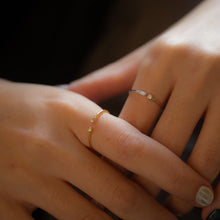Load image into Gallery viewer, 925 sterling silver thin crystal ring open ring with adjustable size meaningful gift,delicate gift,elegant style,shiny accessories,Chinese Valentine&#39;s Day.925 純銀細鑽開口戒，氣質款式開口戒，不分尺寸戒指，亮眼配件，適合約會穿搭，生日送禮，閨蜜禮物，適合出席重要場合。
