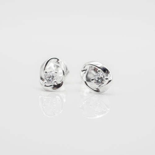 925 sterling silver Hypoallergenic it’s suitable for sensitive skin. anniversary gift,for lover,Sisters gift idea,Beautiful design,romantic style,Chinese Valentine's Day,Teacher’s Day gift.925純銀氣質水鑽耳環，抗敏感耳環，簡約迷人，優雅氣質，周年紀念，伴娘禮物，母親節禮物，交往紀念禮物。