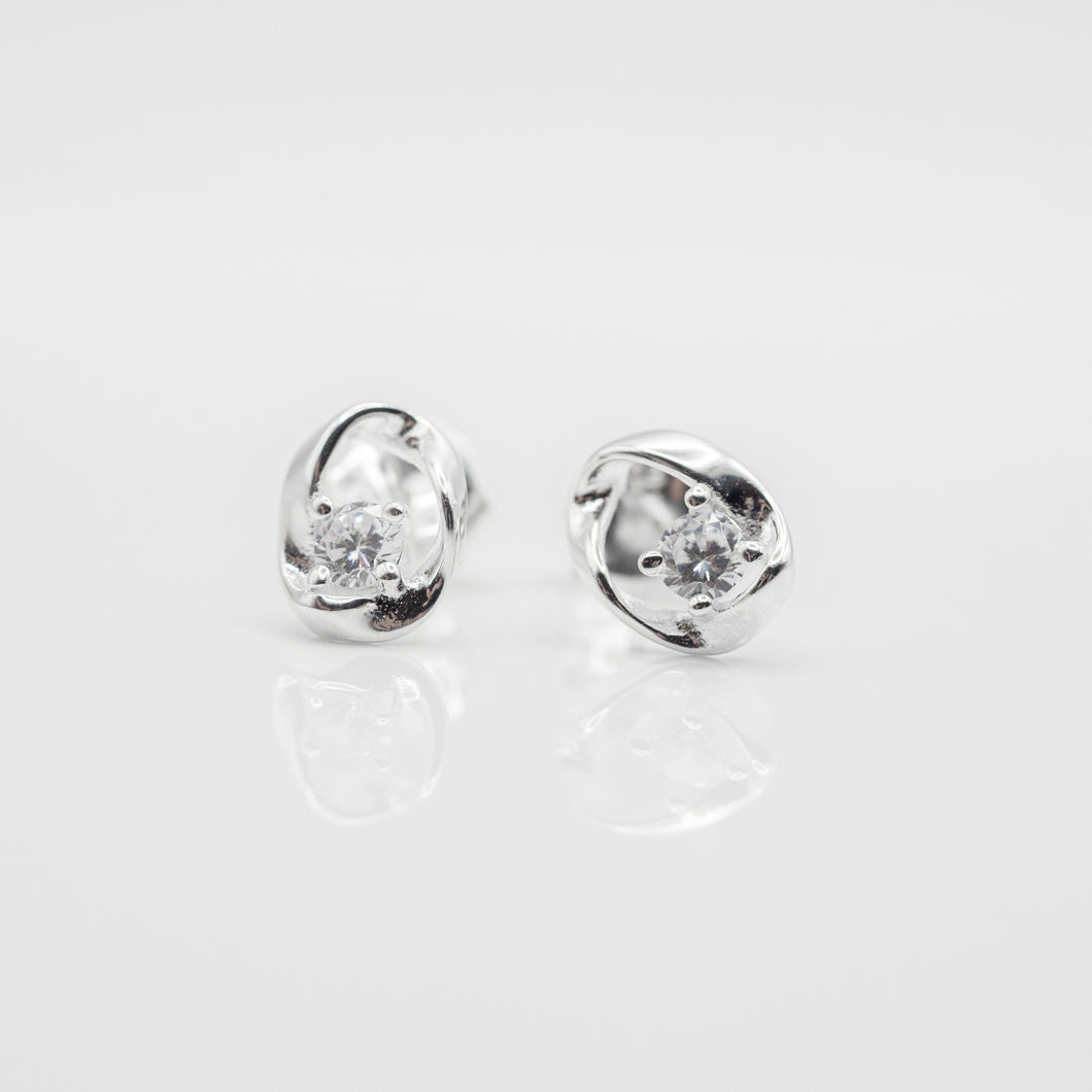 925 sterling silver Hypoallergenic it’s suitable for sensitive skin. anniversary gift,for lover,Sisters gift idea,Beautiful design,romantic style,Chinese Valentine's Day,Teacher’s Day gift.925純銀氣質水鑽耳環，抗敏感耳環，簡約迷人，優雅氣質，周年紀念，伴娘禮物，母親節禮物，交往紀念禮物。