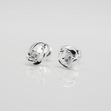 Load image into Gallery viewer, 925 sterling silver Hypoallergenic it’s suitable for sensitive skin. anniversary gift,for lover,Sisters gift idea,Beautiful design,romantic style,Chinese Valentine&#39;s Day,Teacher’s Day gift.925純銀氣質水鑽耳環，抗敏感耳環，簡約迷人，優雅氣質，周年紀念，伴娘禮物，母親節禮物，交往紀念禮物。
