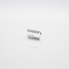 Load image into Gallery viewer, 925 sterling silver ear cuff no need to piercing hole. shiny accessories,elegant style,popular style,for girls,Sisters gift idea,anniversary gift,girlfriend gift.925 純銀白色點點水鑽耳骨夾，無耳洞可戴，人人都可戴，甜美少女風格，適合出席重要場合，適合生日送禮，閨蜜禮物，簡約時尚好搭配。
