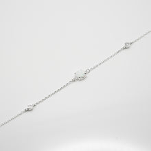 Load image into Gallery viewer, 925 sterling silver prong setting opal bracelet with adjustable extension chain. Stylish design,wear every day,Best gift for BFF and birthday,FashionJewelry,anniversary surprise. 925 純銀幻彩蛋白石手鍊，天然歐泊石，簡約細緻，優雅氣質，適合約會穿搭，適合聚餐配戴，朋友生日禮物首選。

