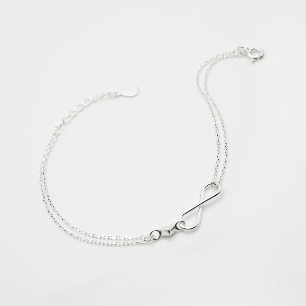 925 純銀無限手鍊 925 sterling silver Infinity Bracelet 925 sterling silver infinity bracelet with adjustable extension chain. popular style,unique design,cute accessories,suitable for traveling,Teacher’s Day gift.mother's Day,woman’s day. 925 純銀無限手鍊，簡約熱門，日常搭配，適合出遊旅行穿搭，適合天天配戴，甜蜜約會搭配，情人節完美禮物。