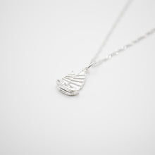 Load image into Gallery viewer, 925 sterling silver sailboat necklace funky and unique design. classic design,FashionJewelry,Teacher’s Day gift,woman’s day,suitable for traveling,gift of blessing.925 純銀帆船項鍊，祝福禮物，日常配件，周年紀念禮物，適合送禮，適合約會穿搭，風格簡約好搭配。
