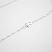 Load image into Gallery viewer, 925 sterling silver sailboat necklace funky and unique design. classic design,FashionJewelry,Teacher’s Day gift,woman’s day,suitable for traveling,gift of blessing.925 純銀帆船項鍊，祝福禮物，日常配件，周年紀念禮物，適合送禮，適合約會穿搭，風格簡約好搭配。
