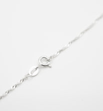 Load image into Gallery viewer, 925 sterling silver tree of life necklace popular and unique design. meaningful gift,graduation gift,daily jewelry,for best friend,anniversary,Thanksgiving.925 純銀生命之樹項鍊，獨特風格，定情禮物，生日禮物首選，適合天天配戴，簡單風格易搭配。

