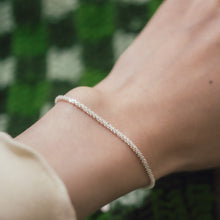 Load image into Gallery viewer, 925 sterling silver shine &amp; sparkling bracelet with adjustable extension chain. elegant style,shiny accessories,wedding Jewelry,special day gift,anniversary gift,Chinese Valentine&#39;s Day.925 純銀閃亮滿天星手鍊，周年紀念，簡單大方，伴娘禮物，定情禮物，犒賞自己的禮物，婚禮搭配，閨蜜禮物，簡約迷人的完美禮物。
