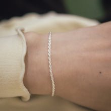 Load image into Gallery viewer, 925 sterling silver twist bracelet with adjustable extension chain. delicate gift,graduation gift,Perfect gift BFF,unisex accessories,Double Seventh Festival,popular style.925 純銀麻花單行手鍊 ，簡約大方易配襯，適合日常搭配，適合生日送禮，特別的禮物，適合閨蜜禮物，任何風格都可駕馭。
