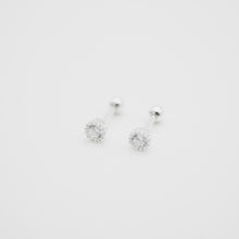 Load image into Gallery viewer, 925 sterling silver Hypoallergenic it’s suitable for sensitive skin. Perfect gift BFF,daily jewelry,for best friend,classic design,suitable for traveling,mother&#39;s Day,Teacher’s Day gift.925純銀包鑲水鑽耳環，抗敏感耳環，日常搭配首選，送禮推薦，犒賞自己的禮物，紀念禮物，告白禮物，適合天天配戴。
