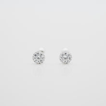 Load image into Gallery viewer, 925 sterling silver Hypoallergenic it’s suitable for sensitive skin. Perfect gift BFF,daily jewelry,for best friend,classic design,suitable for traveling,mother&#39;s Day,Teacher’s Day gift.925純銀包鑲水鑽耳環，抗敏感耳環，日常搭配首選，送禮推薦，犒賞自己的禮物，紀念禮物，告白禮物，適合天天配戴。
