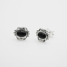 Load image into Gallery viewer, Beautiful 925 sterling silver dyed black stone earrings with Hypoallergenic earrings post.funky design,gift for her,unique design,best gift for birthday,popular style,Teacher’s Day gift. 925 純銀染色黑石，抗敏感耳針，復古抹黑設計，神秘有個性，暗黑復古風格，率性風格，日常易搭配，獨特的時尚風格，交換禮物
